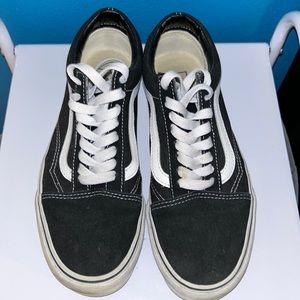 black low top vans size 8 women’s size 6.5 in men’s. Lightly used